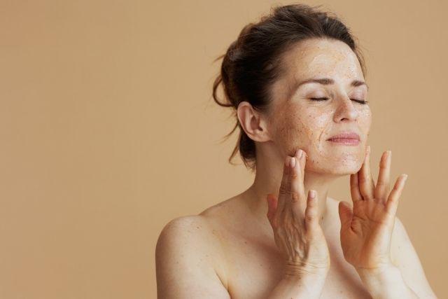 Restoring, Not Altering: How to Find the Right Plastic Surgeon for Your Facelift